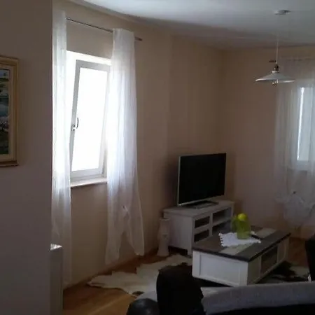 Rustica St - Two-bedroom With Balcony And Shared Pool 1 Kat *