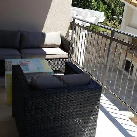 Rustica St - Two-bedroom With Balcony And Shared Pool 1 Kat Lejlighed *